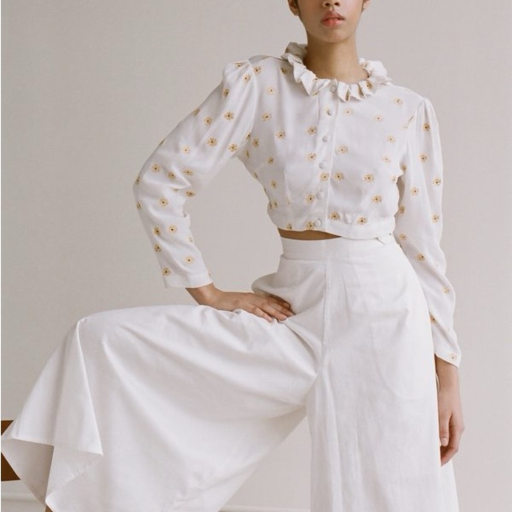 Hannah Kristina Metz embroidered daisy Pierrot collar top